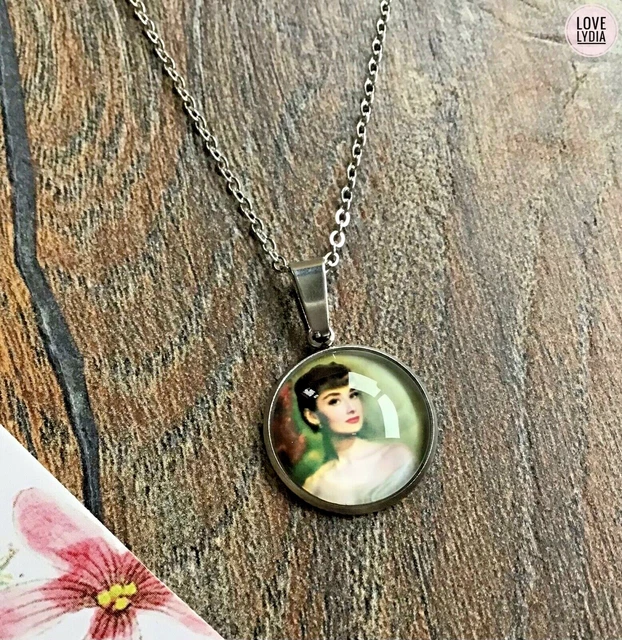 HANDMADE Audrey Hepburn green retro vintage style iconic silver colour necklace