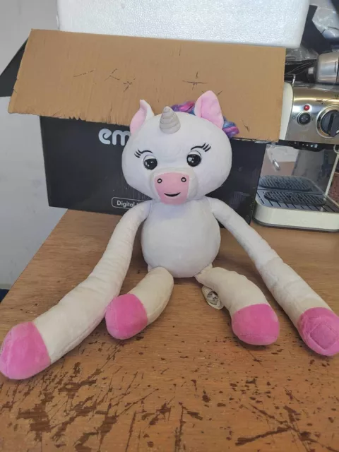 Fingerlings Hugs White Unicorn Gigi Interactive Soft Plush Talking Wrap Cuddly