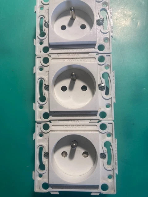 Lot De 3 Prises électriques 2P+T Arnould Espace - Occasion, Fonctionnel, Marque Générique | Prises électriques D'occasion