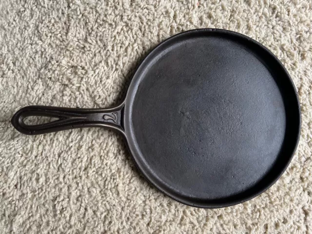 Early Cast Iron No. 7 Round Griddle with Gate Mark & Fancy Handle