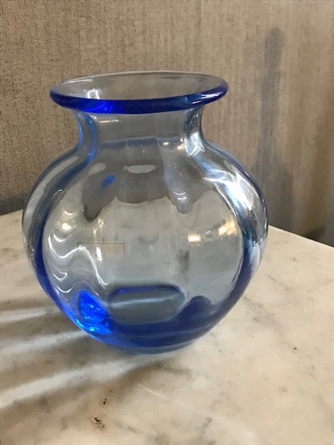 Vase boule en cristal de Saint Louis irisé de bleu