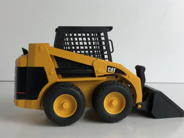Bruder Toys 02482 Caterpillar Skid Steer Loader Construction Vehicle
