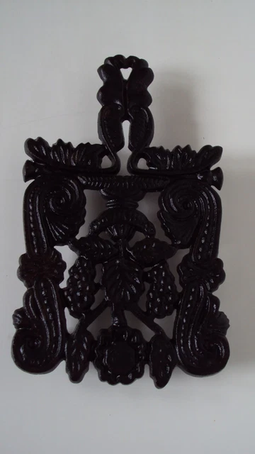 Wilton Cast Iron Trivet Grapes Leaves Vintage 7 1/2" long 4 1/2" wide Very Good