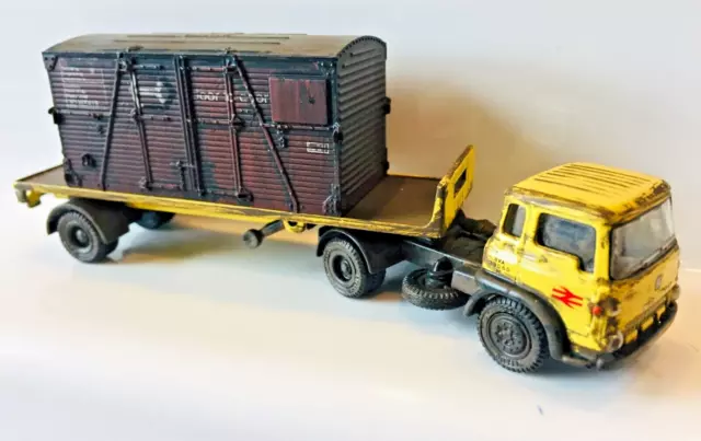 1:76 Diecast Model British Rail Bedford Tk Flatbed Artic & Container Weathered