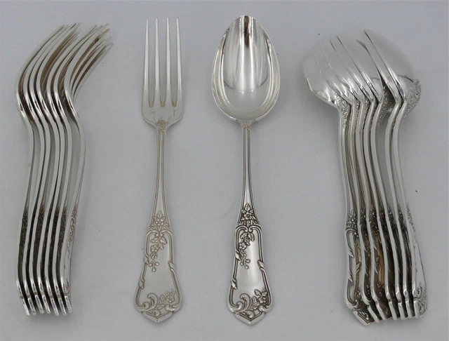 Boulenger modèle Louis XV Floral, 8 couverts de table, 16 pièces, métal argenté.