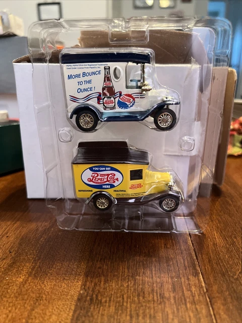 PEPSI Vintage Panel Delivery Truck Vans Die Cast 1:64 Scale Set of 2