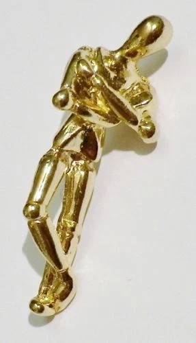 Broche (pin) Rétro Personnage En Mouvement - Couleur Or, Relief, Modèle 431, Occasion Très Bon état