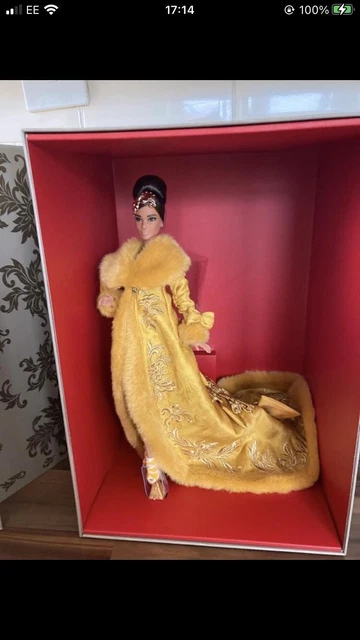 Barbie Guo Pei - Doll Wearing Golden-Yellow Gown - Édition