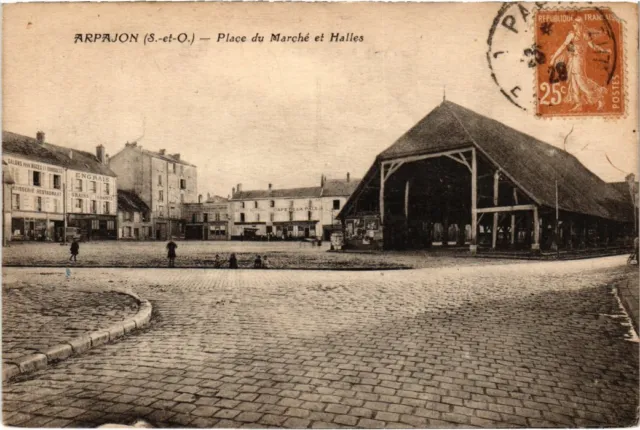 CPA Arpajon Place du Marche et Halles (1360010)