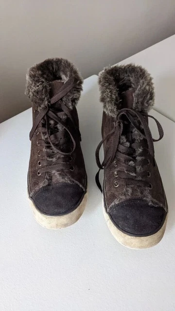 Bottines plates fourrées à lacets  nubuck marron foncé,  pointure 39, TBE