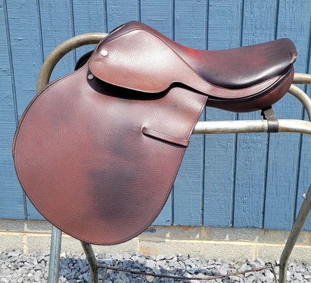 Crosby 'Prix des Nations" Close Contact 15" Saddle