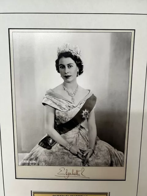 Queen Elizabeth II Her Majesty - B&W Signed & Framed 10x8 Photograph Print 2