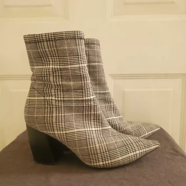 Jeffrey Campbell Plaid Houndstooth Ankle Bootie Pointed Toe Block Heel size 7.5