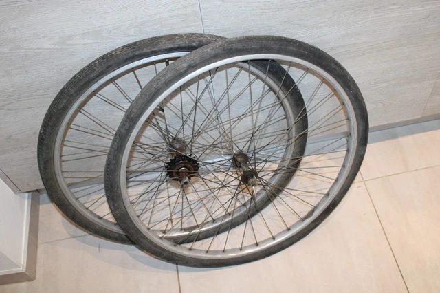 Ancien vélo petite roues chapeau gendarme old bike bici