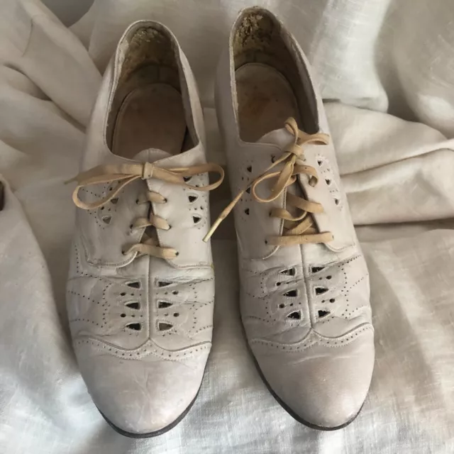 Antique Ladies White Leather Oxford Lace Up Heels