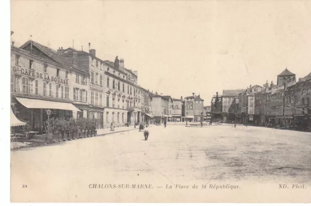Cpa Chalons Sur Marne La Place De La Republique
