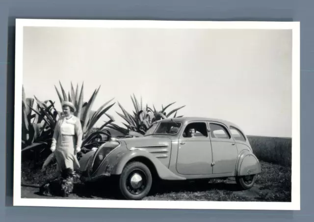 Maroc, en Jaguar, aux environs de Casablanca Vintage silver print Tirage argen