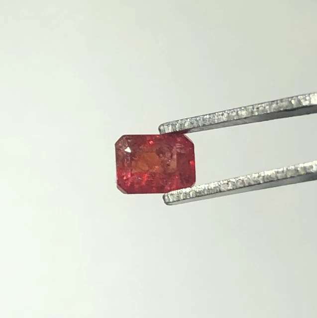 Rubis Naturel 0,57 Carats Certifié IGI - Non Chauffé, Provenance Birmanie, Taille émeraude