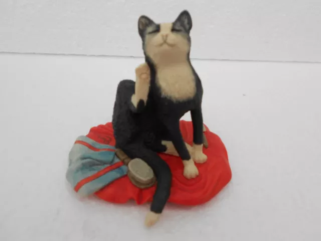 Border Fine Arts ~ "Scratch" ~ Cat Scratching Figurine ~ Made in Scotland ~Boxed