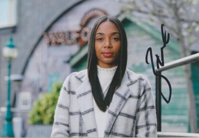 Zaraah Abrahams    **HAND SIGNED**  4x6 photo  ~  Eastenders  ~  AUTOGRAPHED