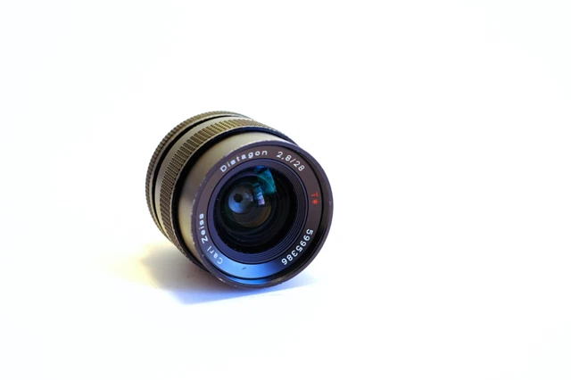Carl Zeiss Distagon 2,8/28 T* Contax / Yashica 28mm Weitwinkel, manuell