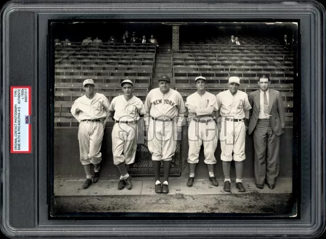 SUPERB!! Yankees Great BABE RUTH & Players Silver Gelatin Vintage Type 1 Photo