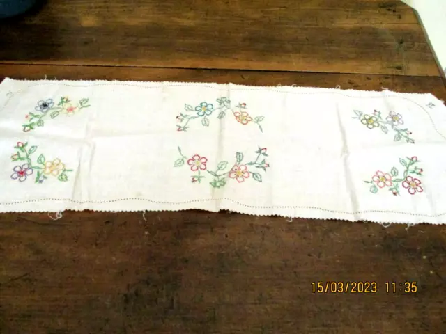 ~Vintage Semco Small Centre Table Runner - Linen - Started Ready To Complete~