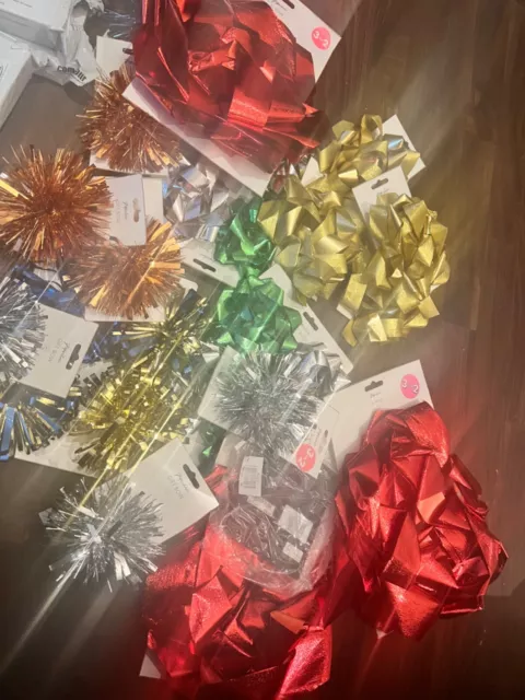 Lotto di lavoro avvolgente regalo di Natale fiocchi per confezione regalo miscela di taglie e colori