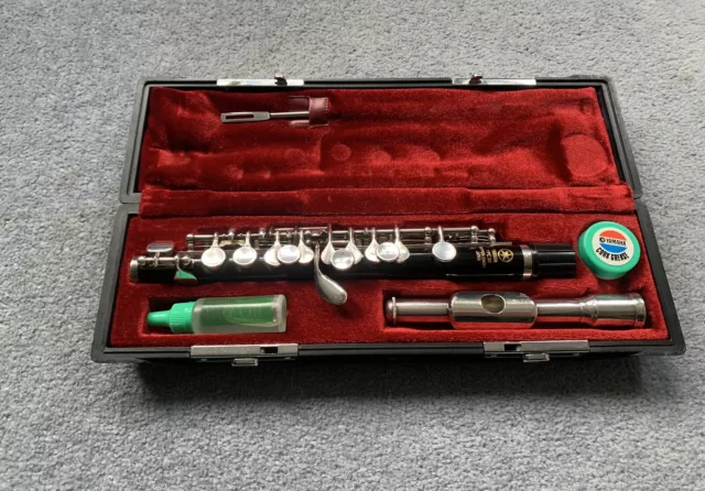 Yamaha Piccolo YPC 32  Suitable For Beginners And Students. Accessories Included