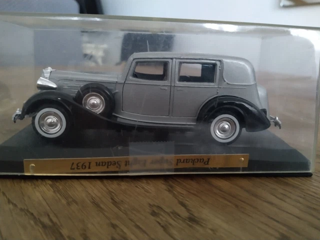Voiture de collection - Packard Super Eight Sedan (1937) - 1/43