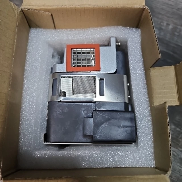 Huaute VLT-XD7OOLP Replacement Bulb for OU XD700U G₩-860 Projector