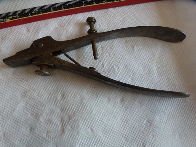 Pince à Avoyer Peugeot Frères - Tenaille Coupante Acier - Outil Ancien