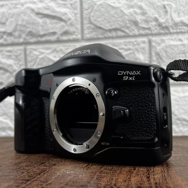 Minolta Dynax Maxxum 9xi SLR 35mm Film Camera 1/12000 Shutter Rare Sony A Lens 3