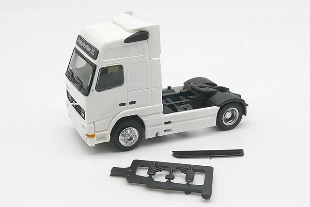 Camion Volvo FH16 Interliner Albedo à L'Échelle 1/87 - Modèle Réduction Blanc - Occasion