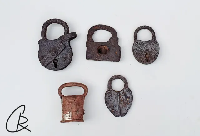 Sammlung von 5 antiken Vorhängeschlössern, Schlüssel, 18.-19. Jahrhundert