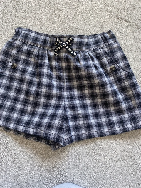NEXT Girls Black & Grey Check Shorts Size 4-5 Years   *VGC*