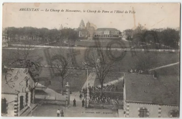 CPA de ARGENTAN  * *  Champ de Manœuvre, de Foire, Hôtel de ville