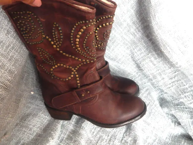 GUESS Brown Leather ESPERANZ Studded Mid Calf Zip Moto Boots .SIZE 7.5M