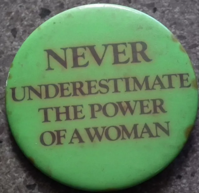 b3345)  ORIGINAL 1960's-70's  WOMANS MOVEMENT TIN BADGE  THE POWER OF A WOMAN