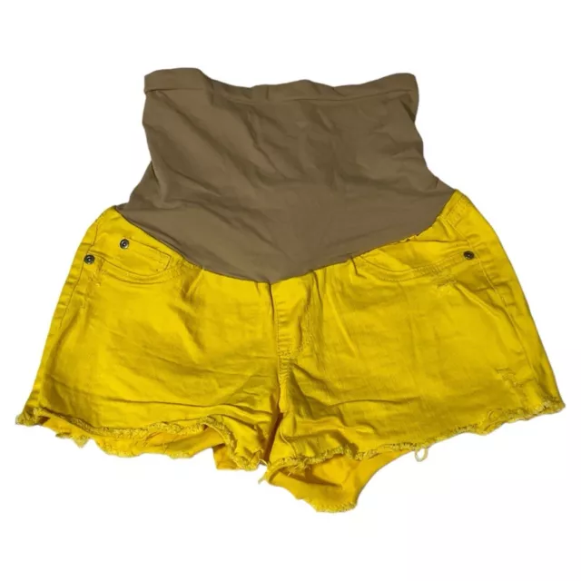 A Pea in the Pod maternity jean shorts size M yellow