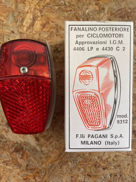 FANALINO POSTERIORE CEV 121 mod. 9312  PER CICLOMOTORE CON BASE GRIGIA/ZINCATO