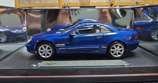 Maisto 1/18 Scale Diecast Mercedes-Benz SL-Class - Blue model car boxed
