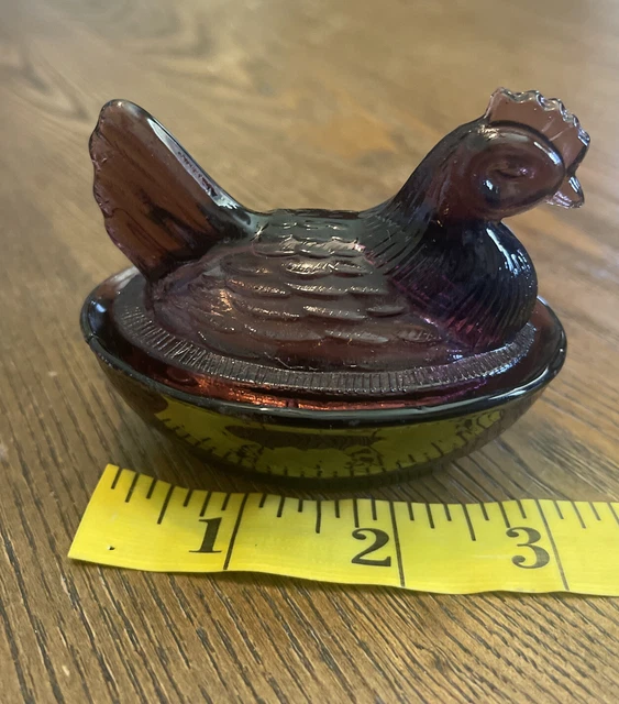 Art Glass Dark Amber 2-3/4" Covered Chichen