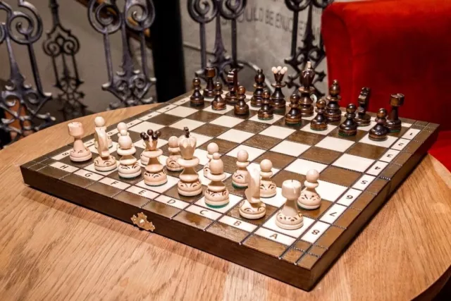 Jeu d'Échecs en Bois de Qualité Supérieure - Échiquier Élégant et Artisanal