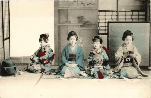 CPA AK geisha girls hand colored postcard JAPAN (609604)