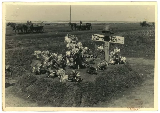 Orig. Foto Vormarsch bei Grab deutsche Soldat in Russland 1941