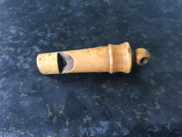 Vintage loverly Boxwood Whistle