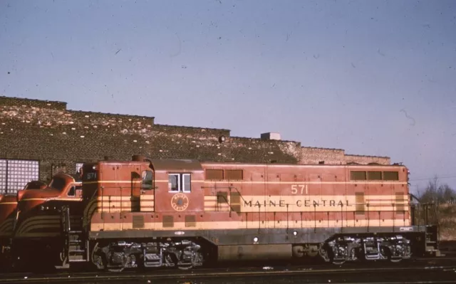 MEC MAINE CENTRAL Railroad Train Locomotive 571 *Duplicate* Photo Slide