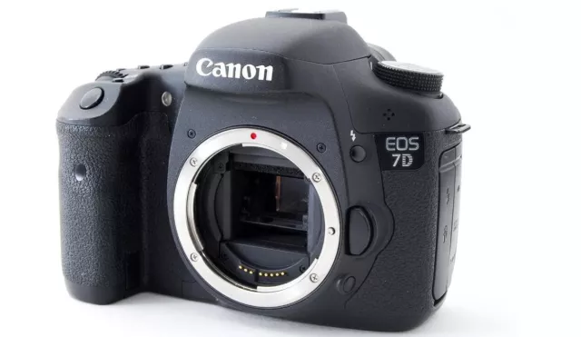Canon EOS 7D 18.0 MP Digital SLR Camera Black Body From Japan