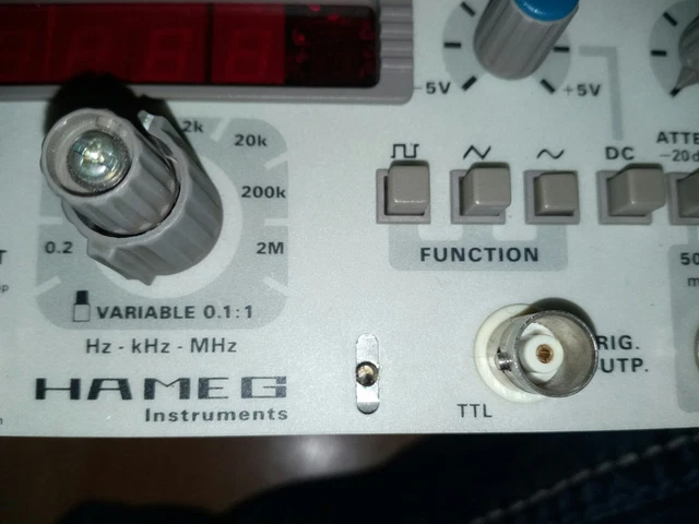 Hameg HM8030-3 Function Generator 2